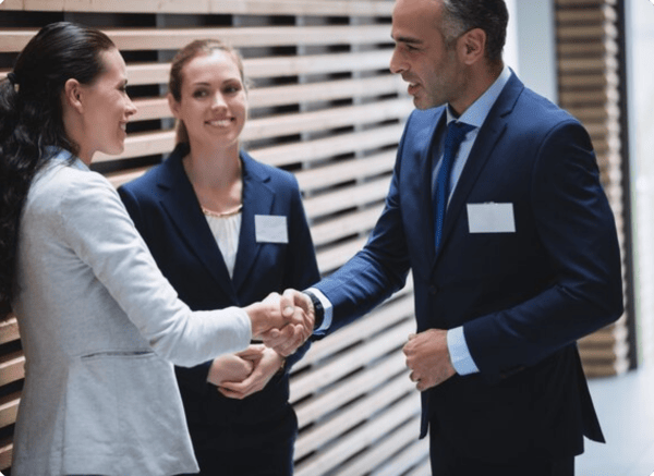 Identification aisée des clients pour favoriser les contacts.