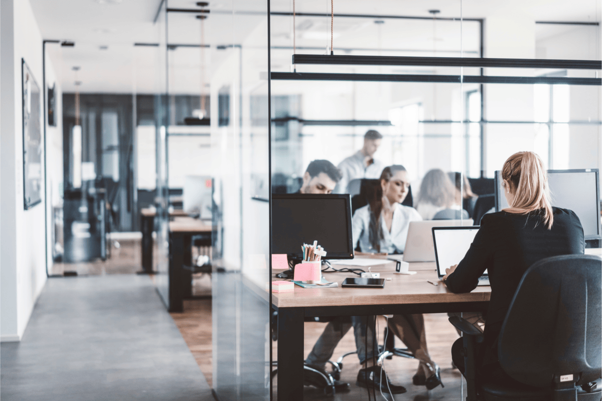 Contrôle de l'occupation des locaux à partir de plusieurs points de contact.